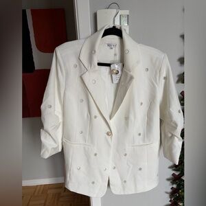 Adore Women's White Blazer with Button Details XL
PTP 21
Length 26